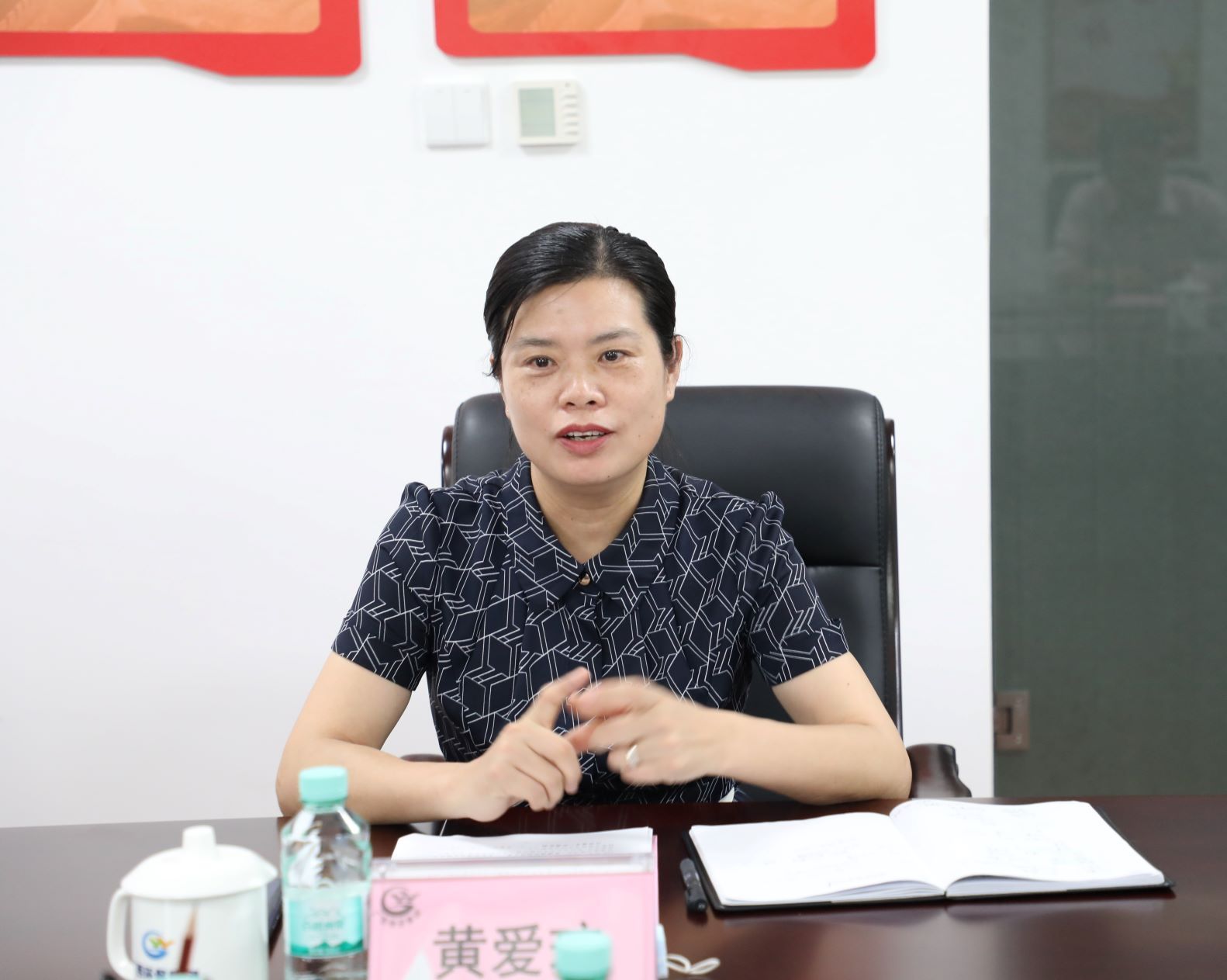 副书记,总经理黄爱琼与广西城镇供水排水协会会长杨建劳,秘书长郑家荣